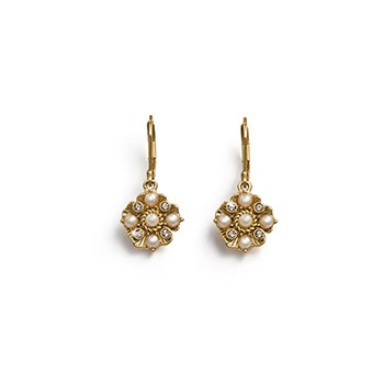 ARETES SARANA CHIC
